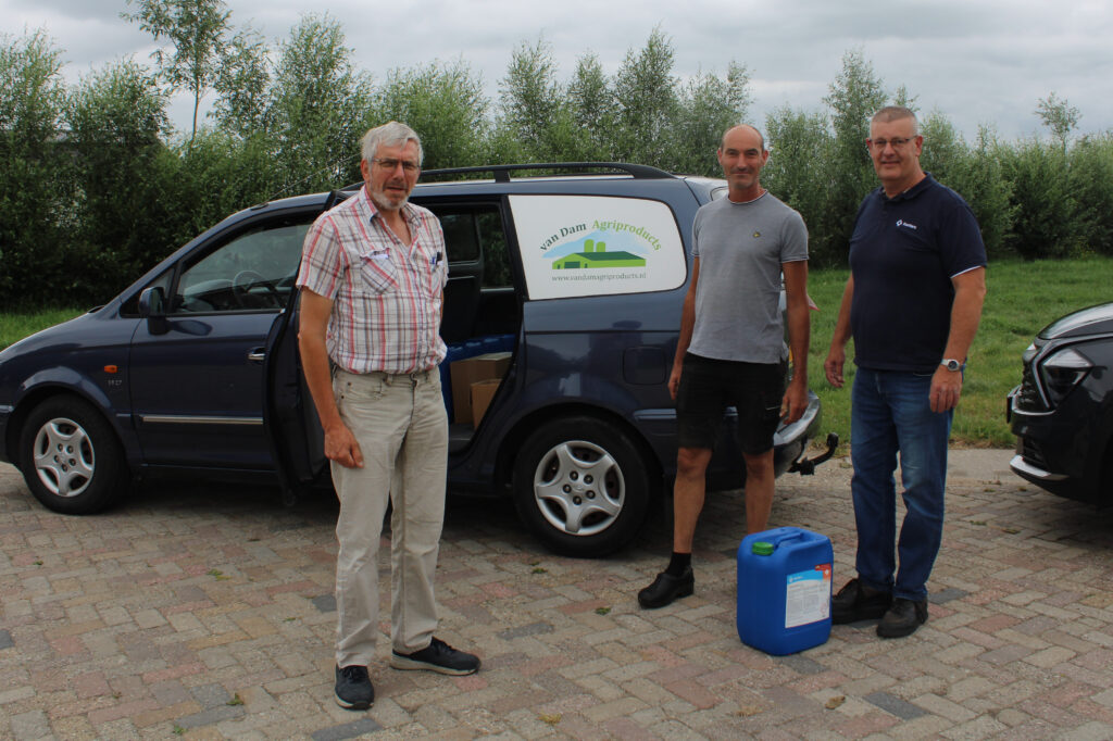 V.l.n.r. Aart van Dam (van Dam Agriproducts), Martijn Blokuis en Karel Fentsahm (Kanters Special Products)